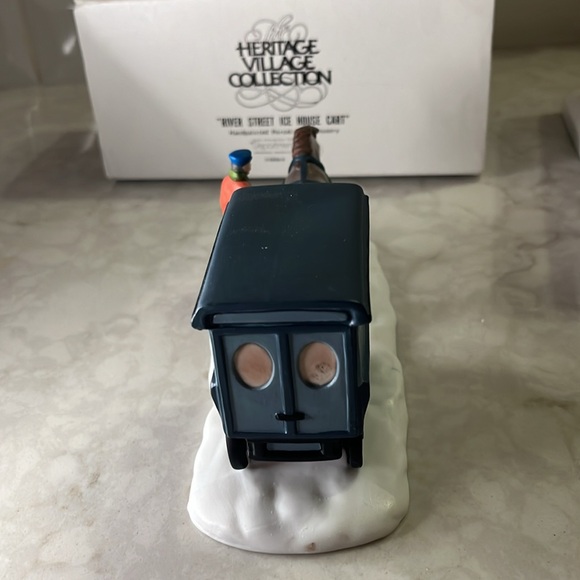 DEPT 56 SNOW VILLAGE COLLECTION RIVER STREET ICE HOUSE CART HORSE 5959-5 - Picture 4 of 5